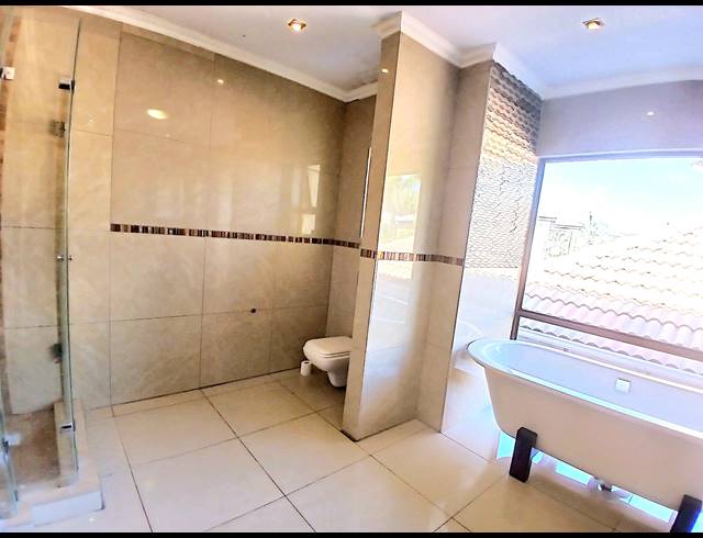 4 BEDROOM GOLF ESTATE FOR SALE IN BLUE VALLEY GOLF ESTATE